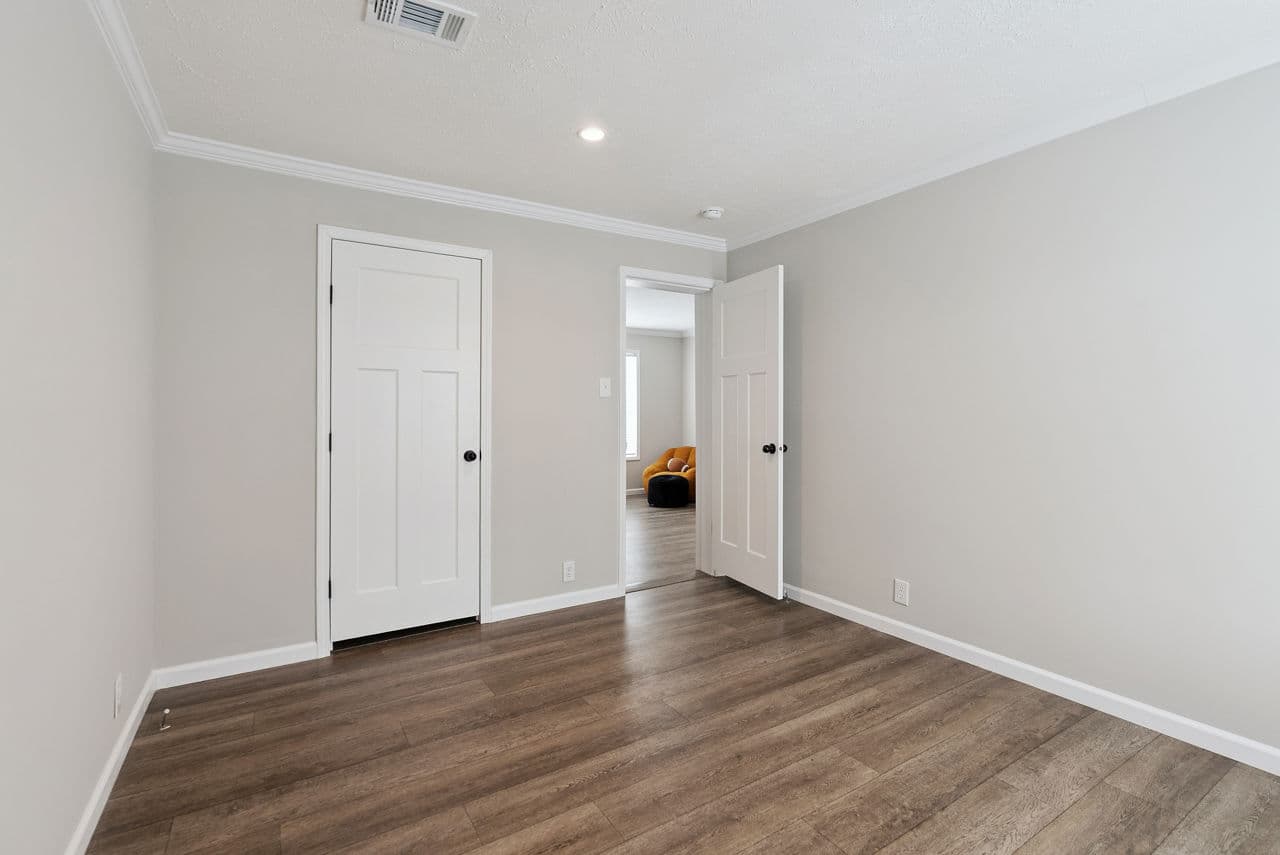 Blue sky bedroom home features