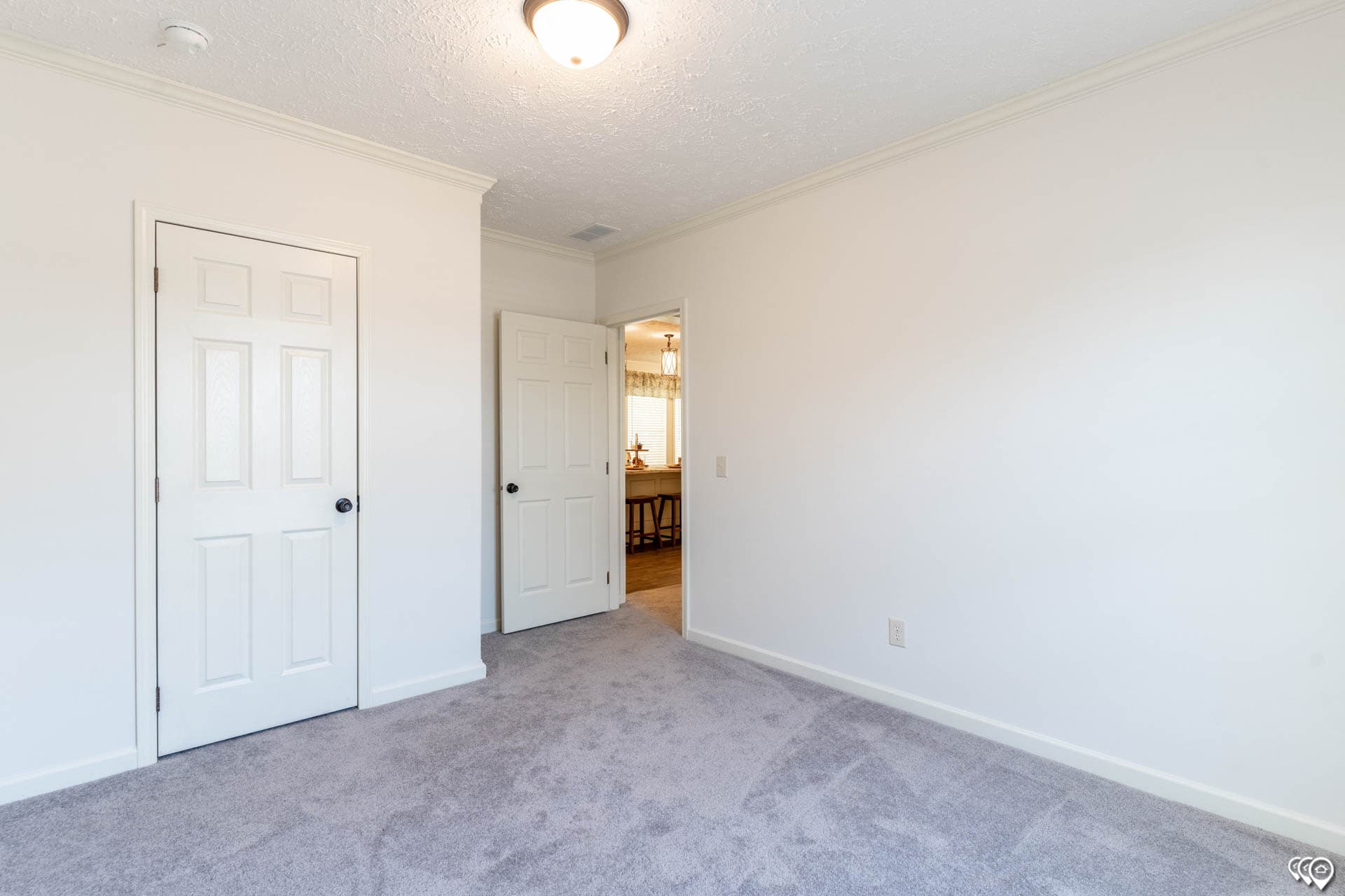 Aimon c bedroom home features