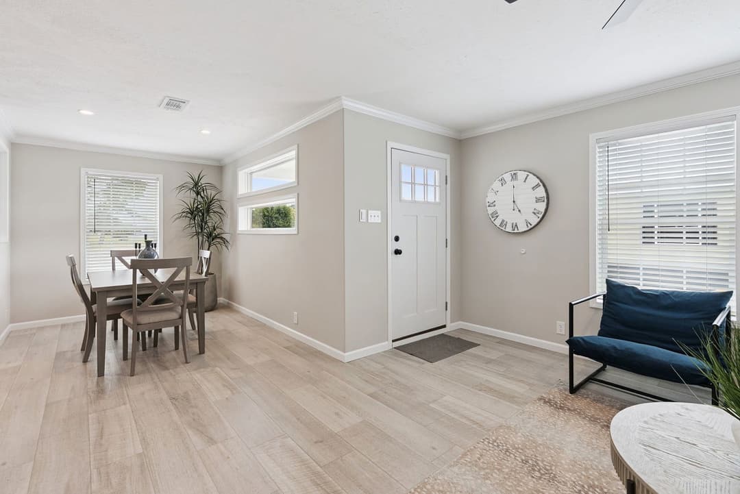 Driftwood interior home features