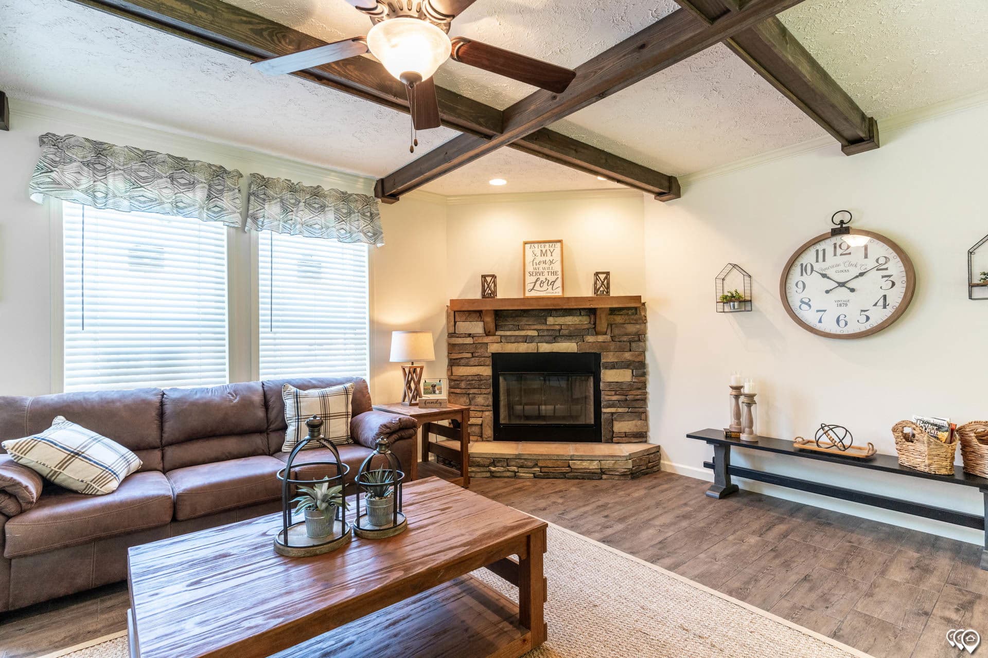 Aimon c interior home features