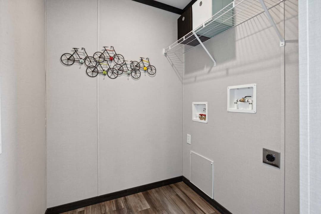 Clinch interior home features