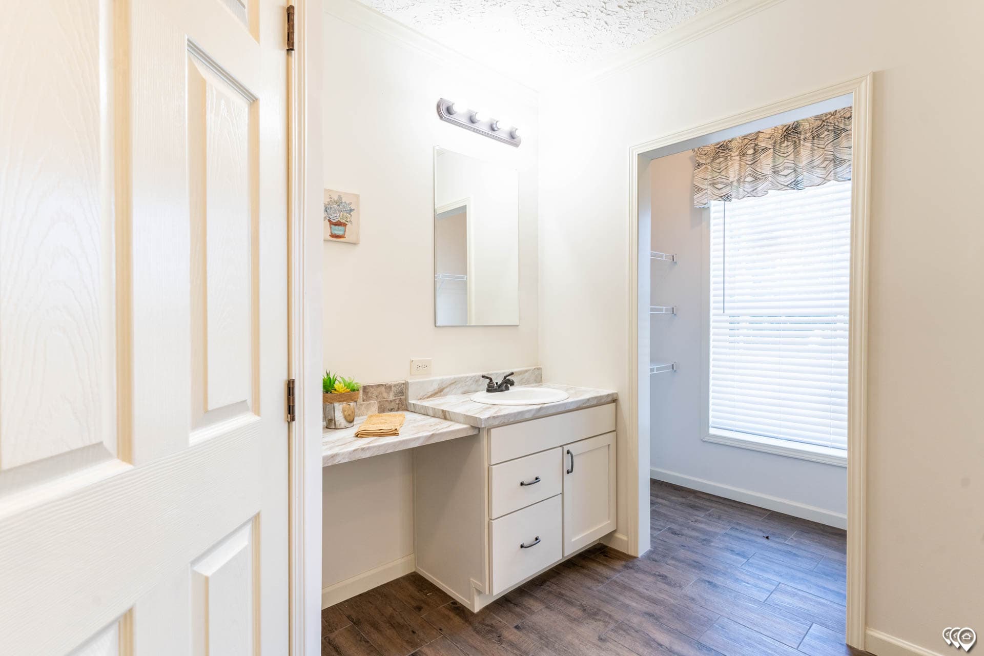 Aimon c bathroom home features